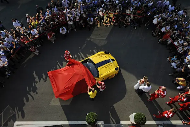 GP ITALIA F1/2012 Das höchste Gebot kam aus Kalifornien von Benjamin Sloss der den Wagen für die großzügige Summe von 14 Millionen Euro ersteigerte.