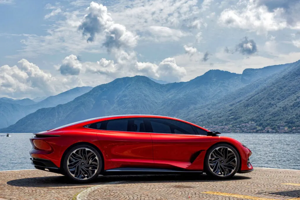 Aehra Sedan | Fanatiar Magazin