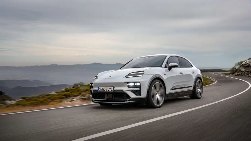 2024 Porsche Taycan 4 Turbo | Fanaticar Magazin