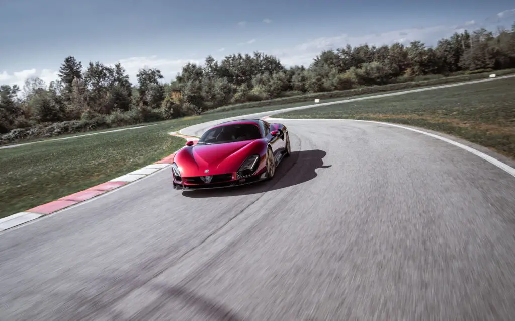 Valtteri Bottas - Alfa Romeo 33 Stradale | Fanaticar Magazin