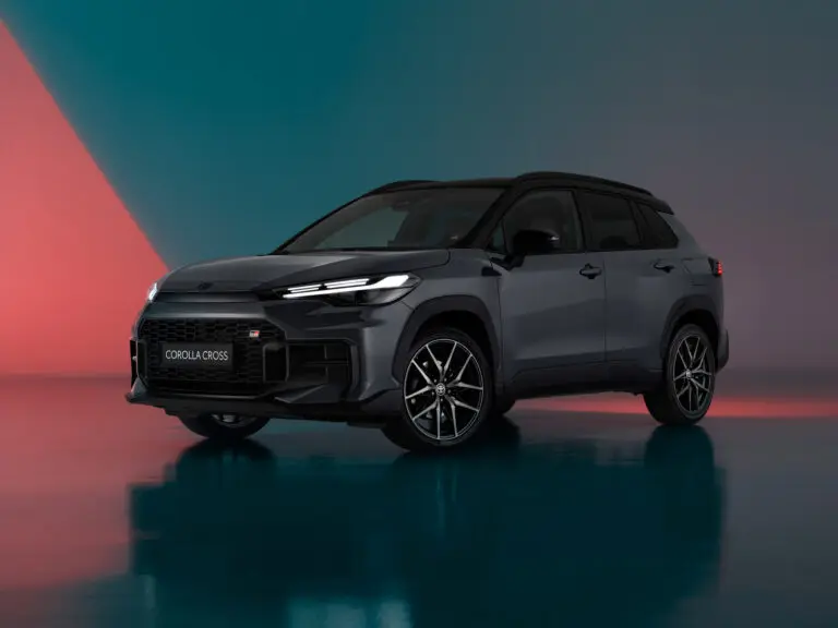 2025 Toyota Corolla Cross GR Sport | Fanaticar Magazin