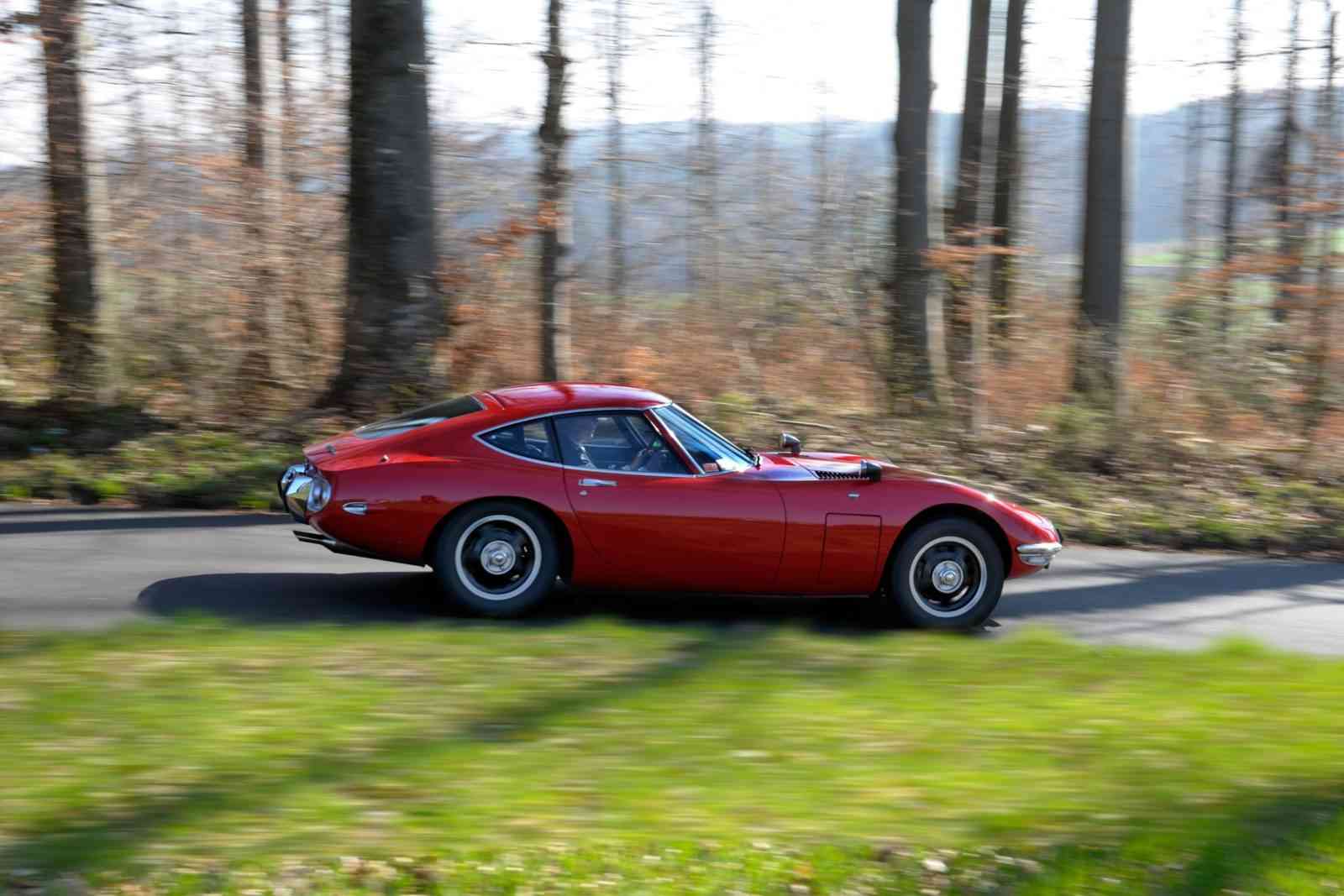 Toyota 2000 GT by Fanaticar Magazin
