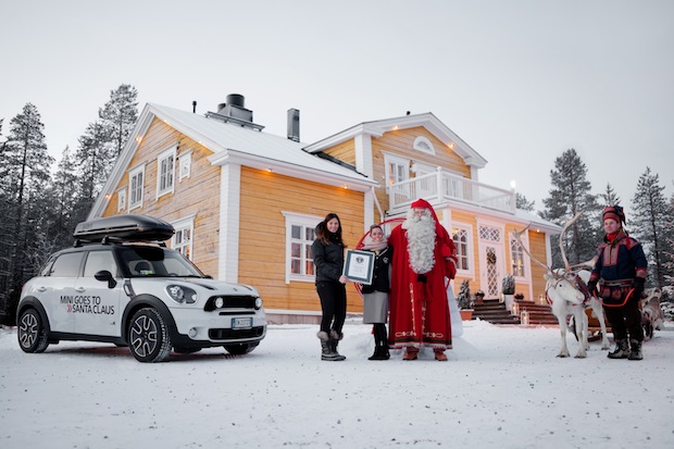 Mini bringt Santa Claus längsten Wunschzettel der Welt - Fanaticar Magazin