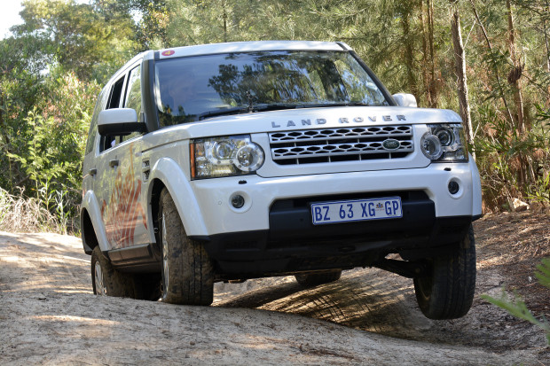 Der Land Rover Discovery hebt artig sein Beinchen