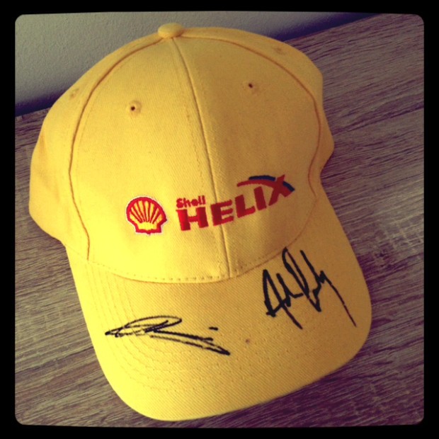 Shell Helix Cap mit Adrien Brody und Mika Salo Autogramm