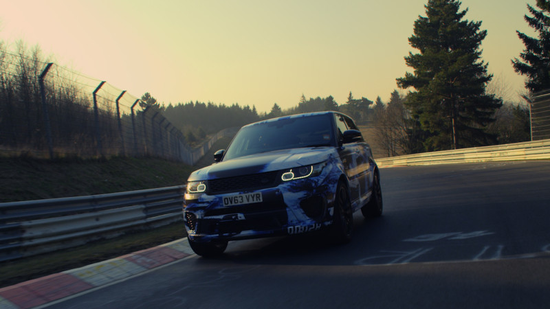 In 8 Minuten und 14 Sekunden über die legendäre Nordschleife: der neue Range Rover Sport SVR