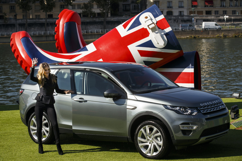 Stargast an Bord bei Land Rover: Model und Schauspielerin Rosie Huntington-Whiteley 