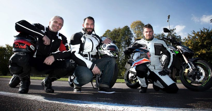 v.l. Motorrad-Sicherheitstrainer Dirk Kersting, TV-Moderator Jens Kuck, Motorrad-Stunt-Fahrer Dirk Manderbach 