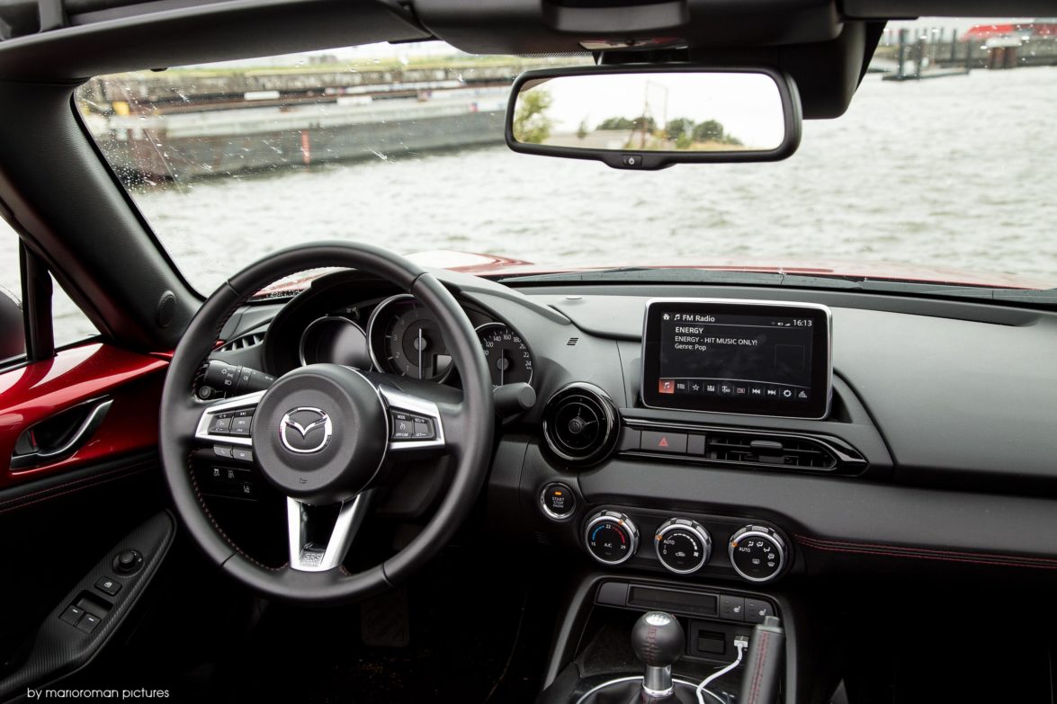 2017 Mazda MX-5 / Miata 