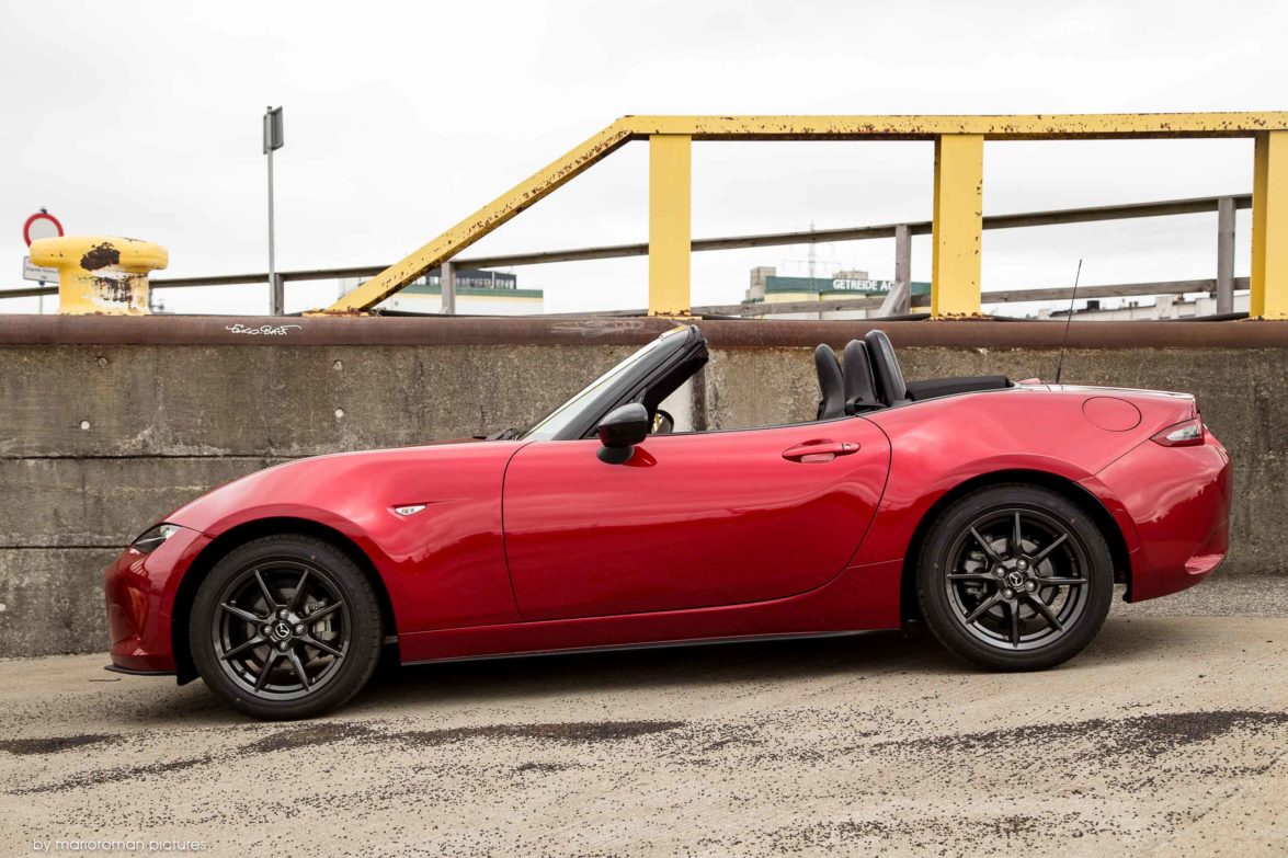 2017 Mazda MX-5 / Miata 