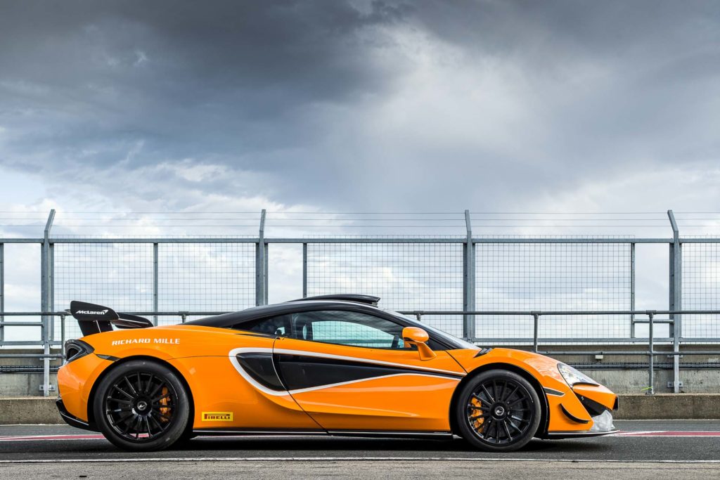 2021 McLaren 620R 