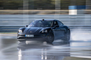2020 Porsche Taycan Drift Rekord | Fanaticar Magazin