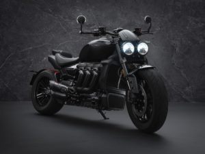 Schwarz geht immer. Das sieht Triumph auch so und bietet die Rocket 3 in zwei besonders düsteren Varianten an die jeweils auf 1000 Exemplare limitiert sind. #GTTrippleBlack #RBlack #Rocket3 #Triumph