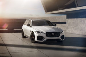 2022 Jaguar XF R-Dynamic Black | Fanaticar Magazin