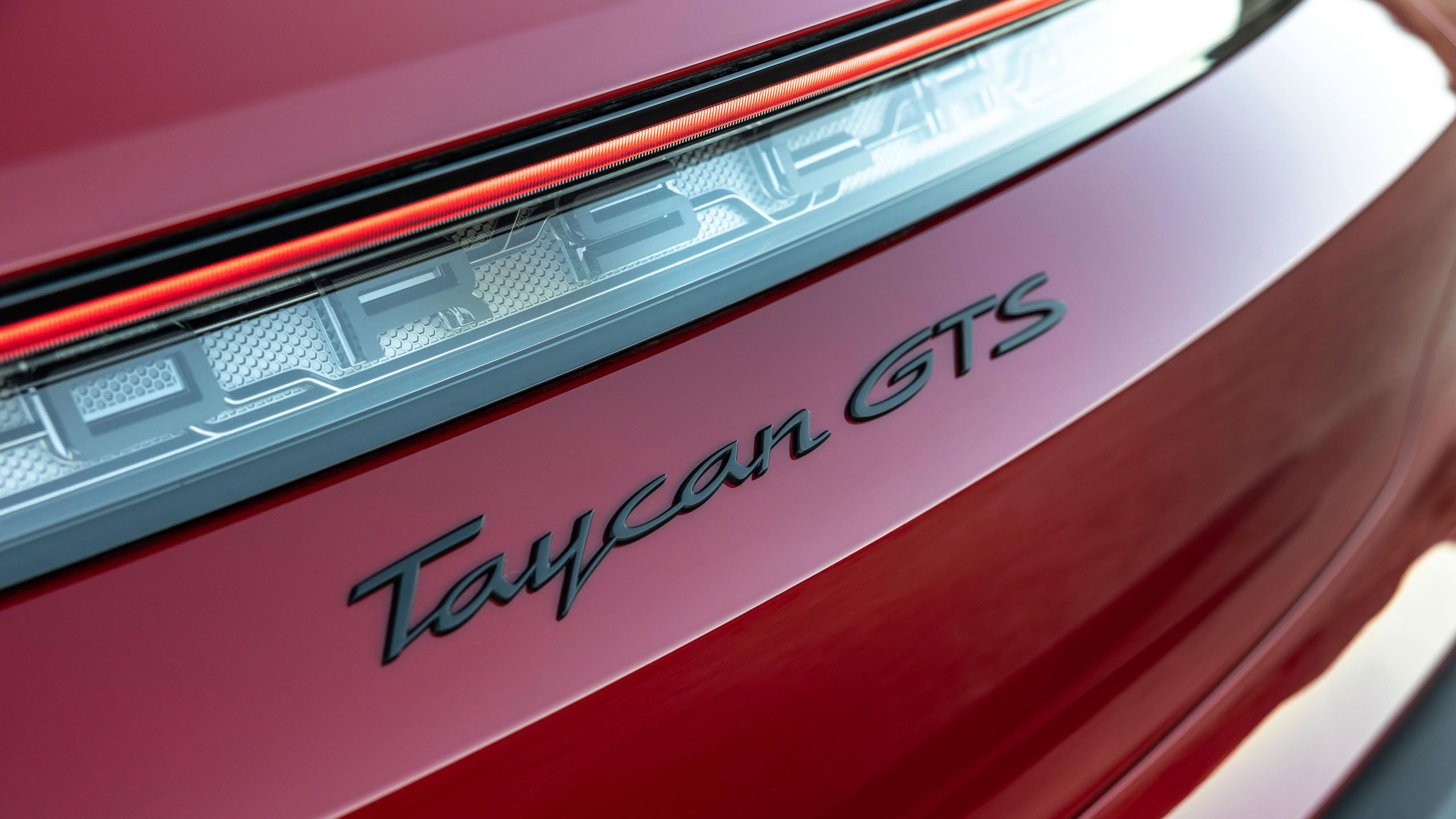 2022 Porsche Taycan GTS / Sport Turismo | Fanaticar Magazin
