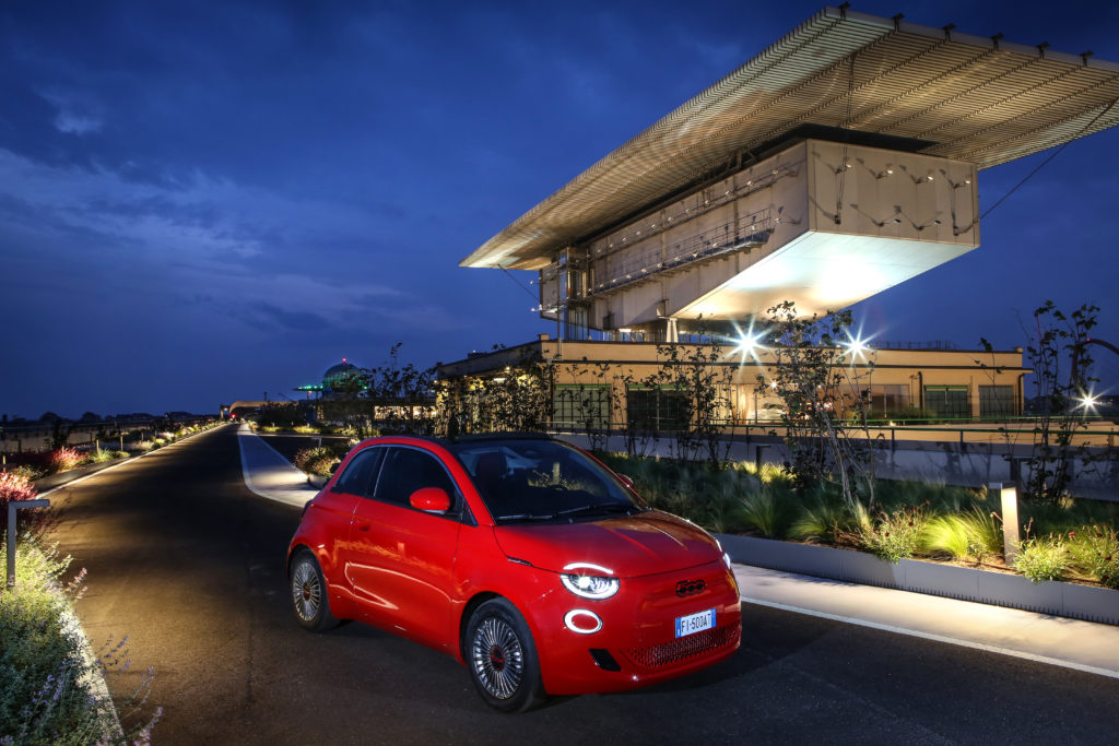 2022 Fiat 500 (RED) | Fanaticar Magazin