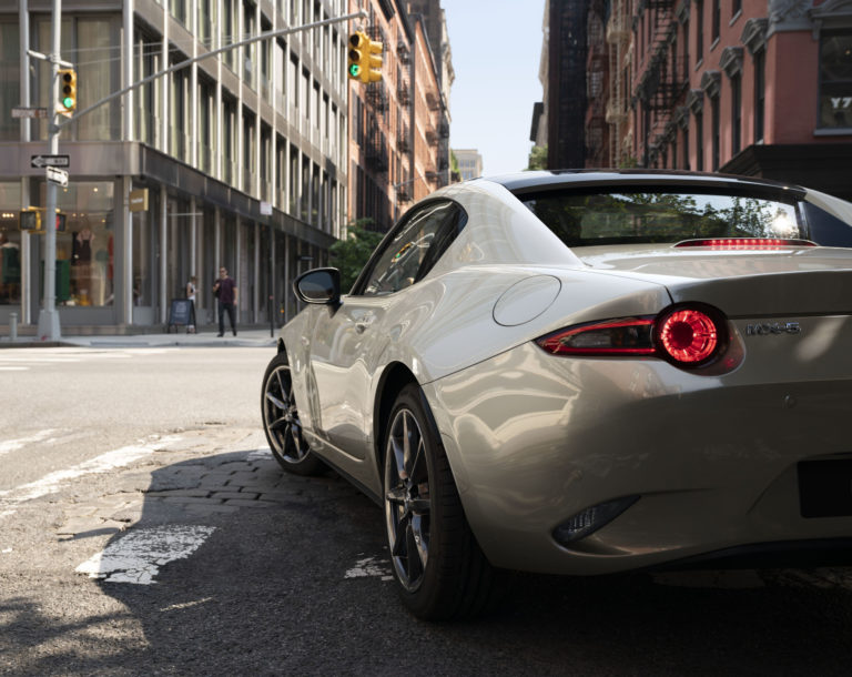 2022 Mazda MX-5 (in Platinum Quartz Metallic) | Fanaticar Magazin