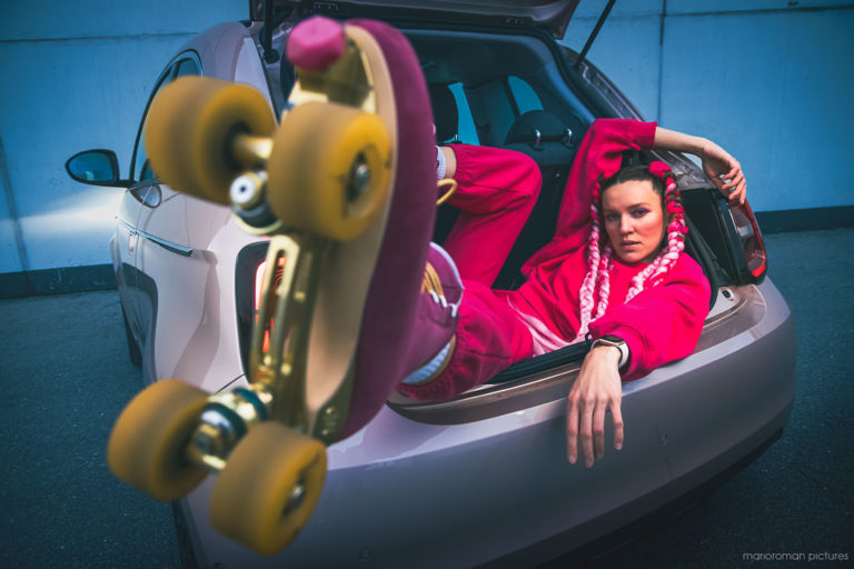 Fiat 500 e -Nastya Rollerskates | MarioRoman Pictures