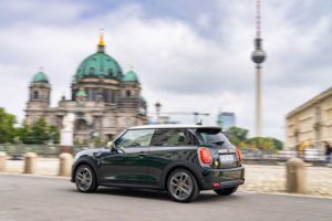 2022 Mini Cooper SE Resolute Edition | Fanaticar Magazin