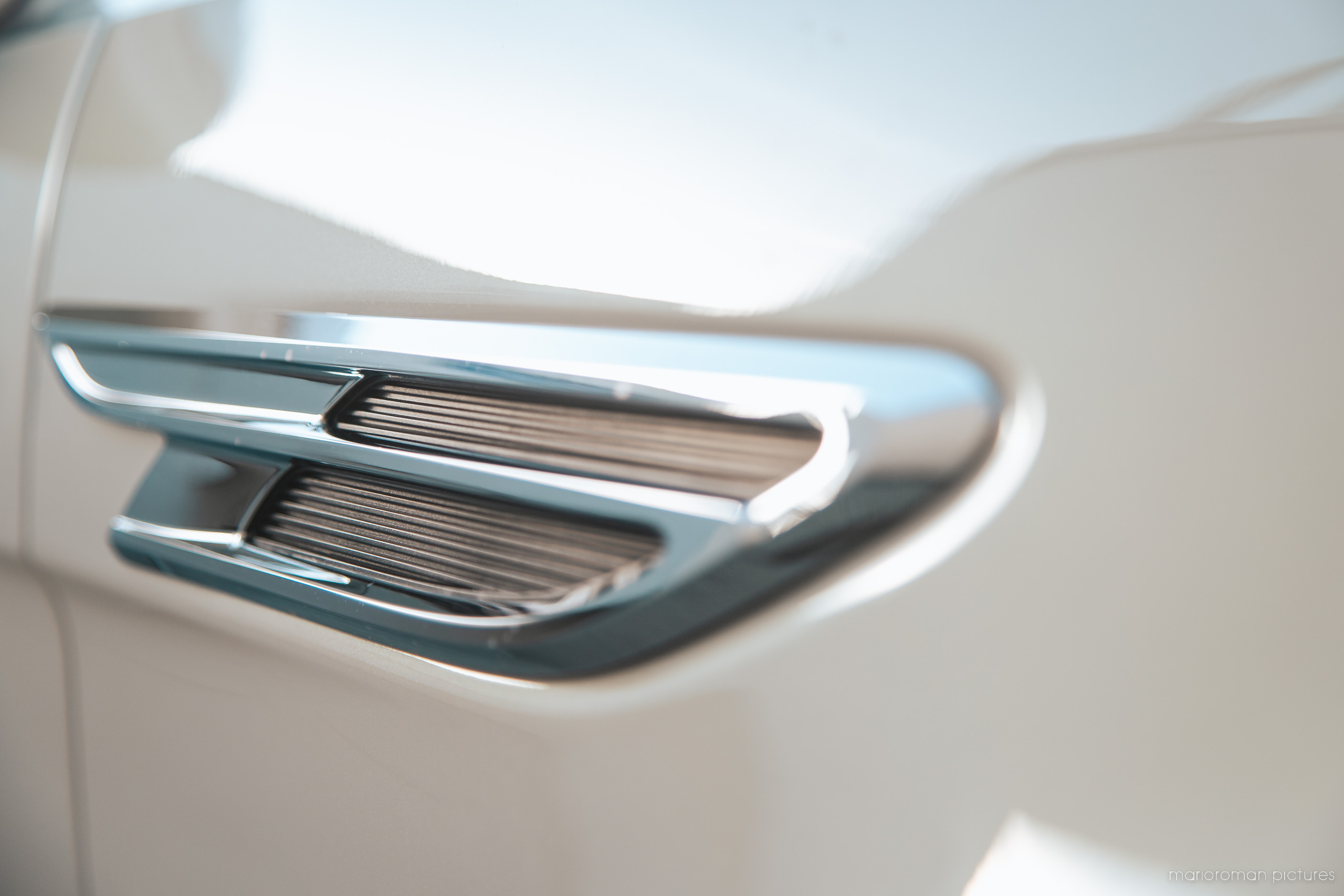 2022 Bentley Bentayga PHEV | MarioRoman Pictures /