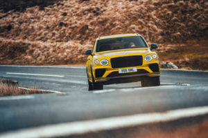 2023 Bentley Bentayga Azure Speed - yellow / Fanaticar Magazin