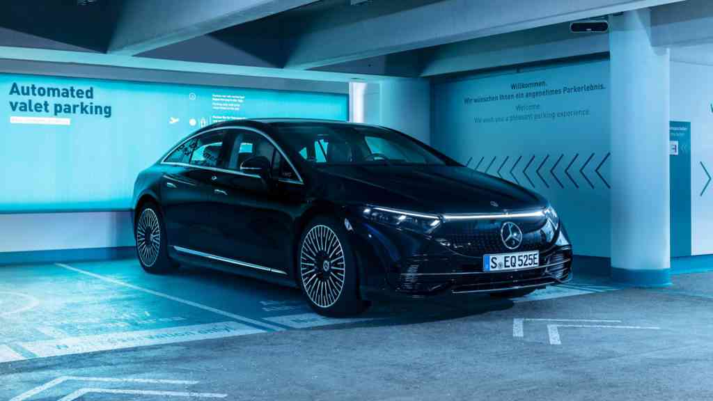 2022 Mercedes-Benz - Autonomes Parken - EQS | Fanaticar Magazin