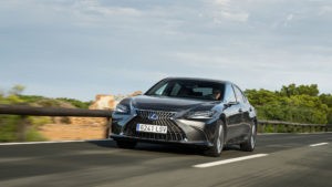 2023 Lexus ES 300h - Fanaticar Magazin