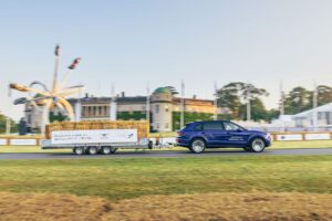 Bentley Bentayga EWB Trailer Blazing Goodwood | Fanaticar Magazin