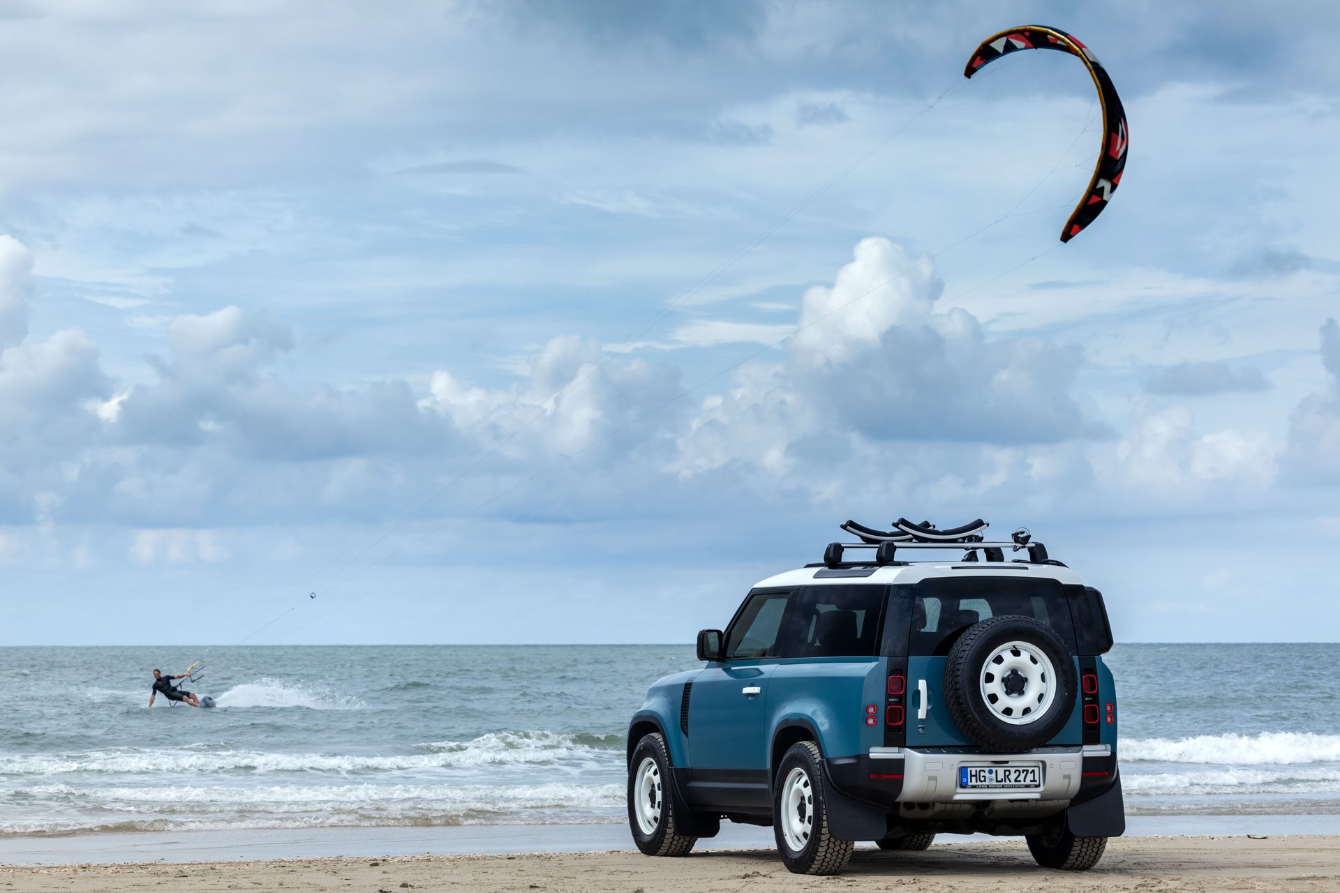 Land Rover Defender 90 Marine Blue Edition | Fanaticar Magazin