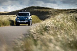 Land Rover Defender 90 Marine Blue Edition | Fanaticar Magazin