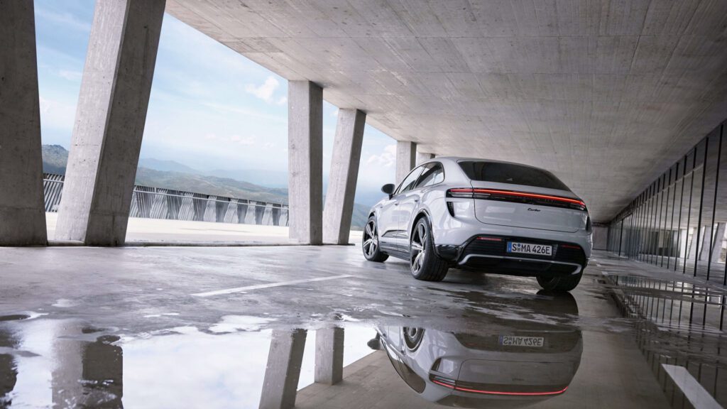 2024 Porsche Taycan 4 Turbo | Fanaticar Magazin
