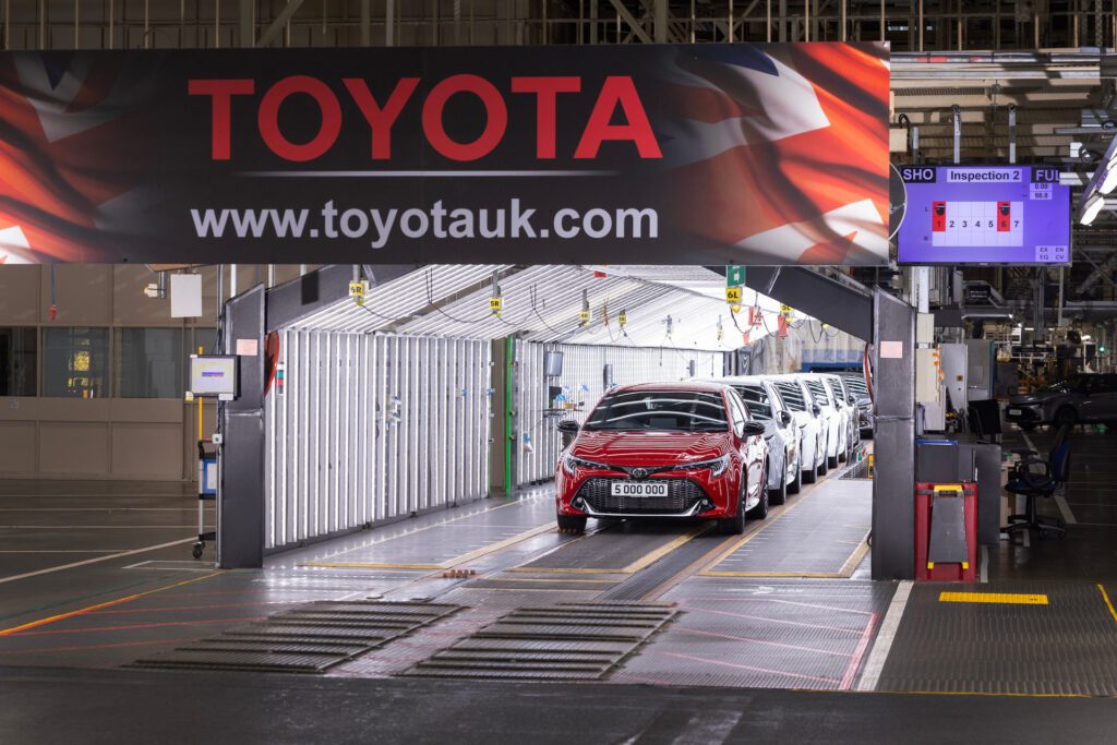 5,000,000th Toyota Corolla at Burnaston, Derbyshire | Fanaticar Magazin 