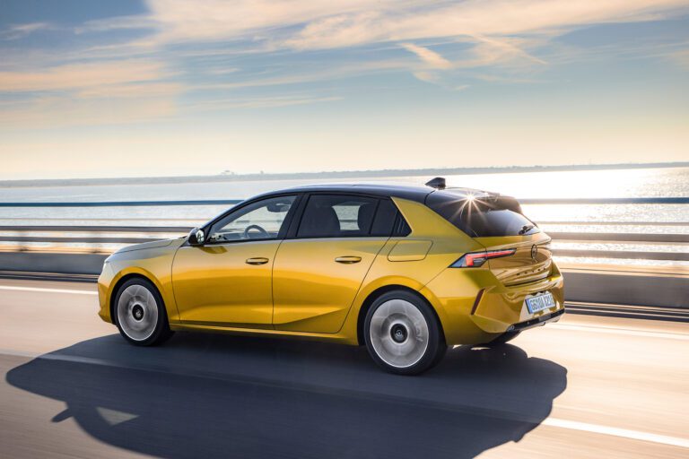 2025 Opel Astra Hybrid / Sports Tourer | Fanaticar Magazin