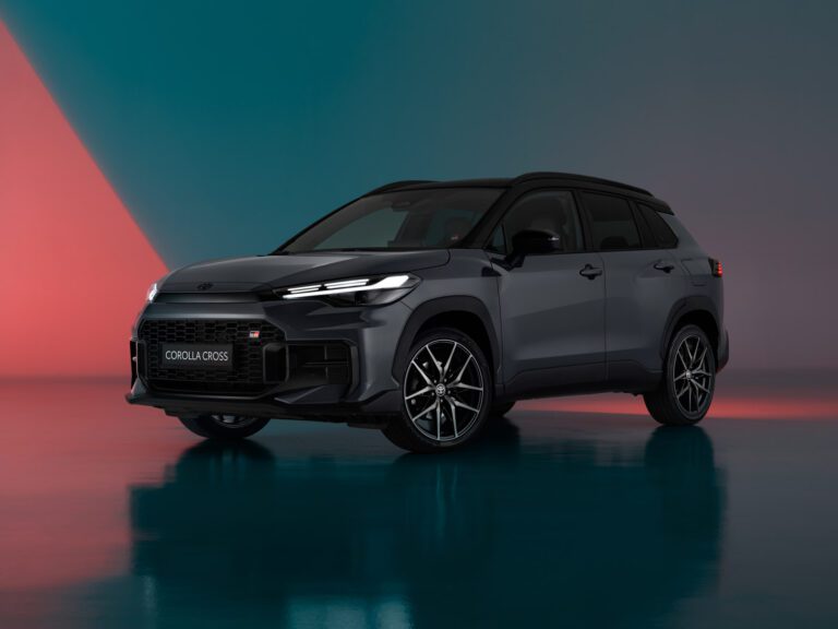 2025 Toyota Corolla Cross GR Sport | Fanaticar Magazin