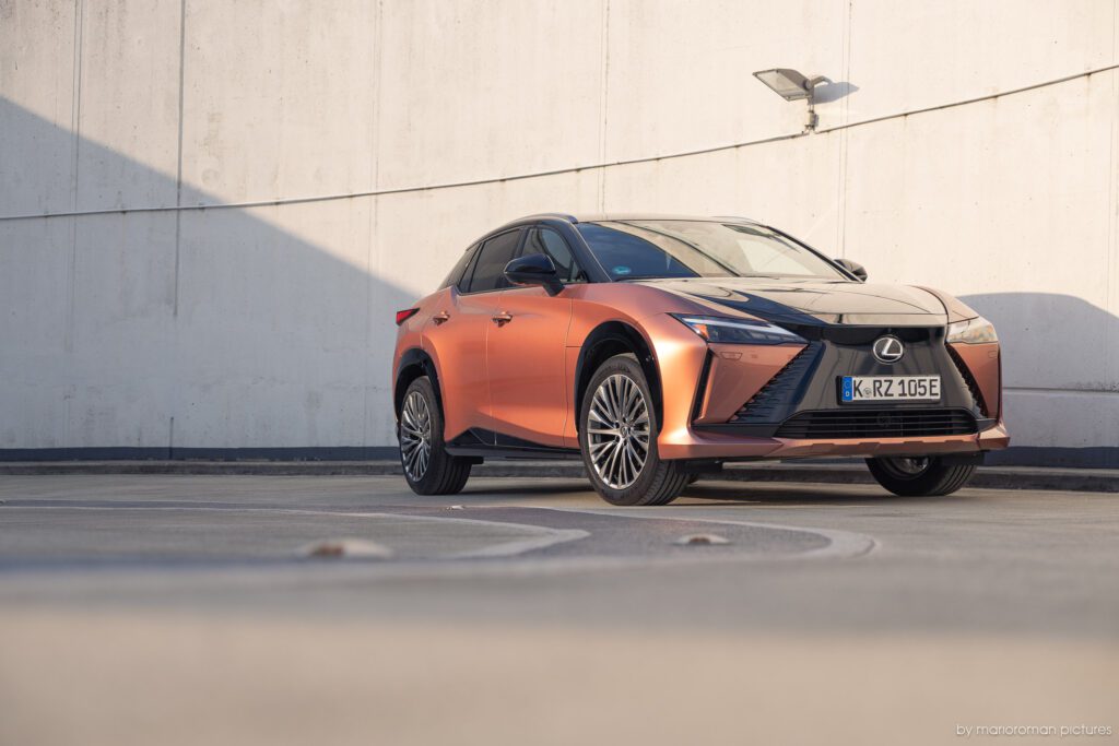 2025 Lexus RZ450e Direct4 - kupferrot | MarioRoman Pictures