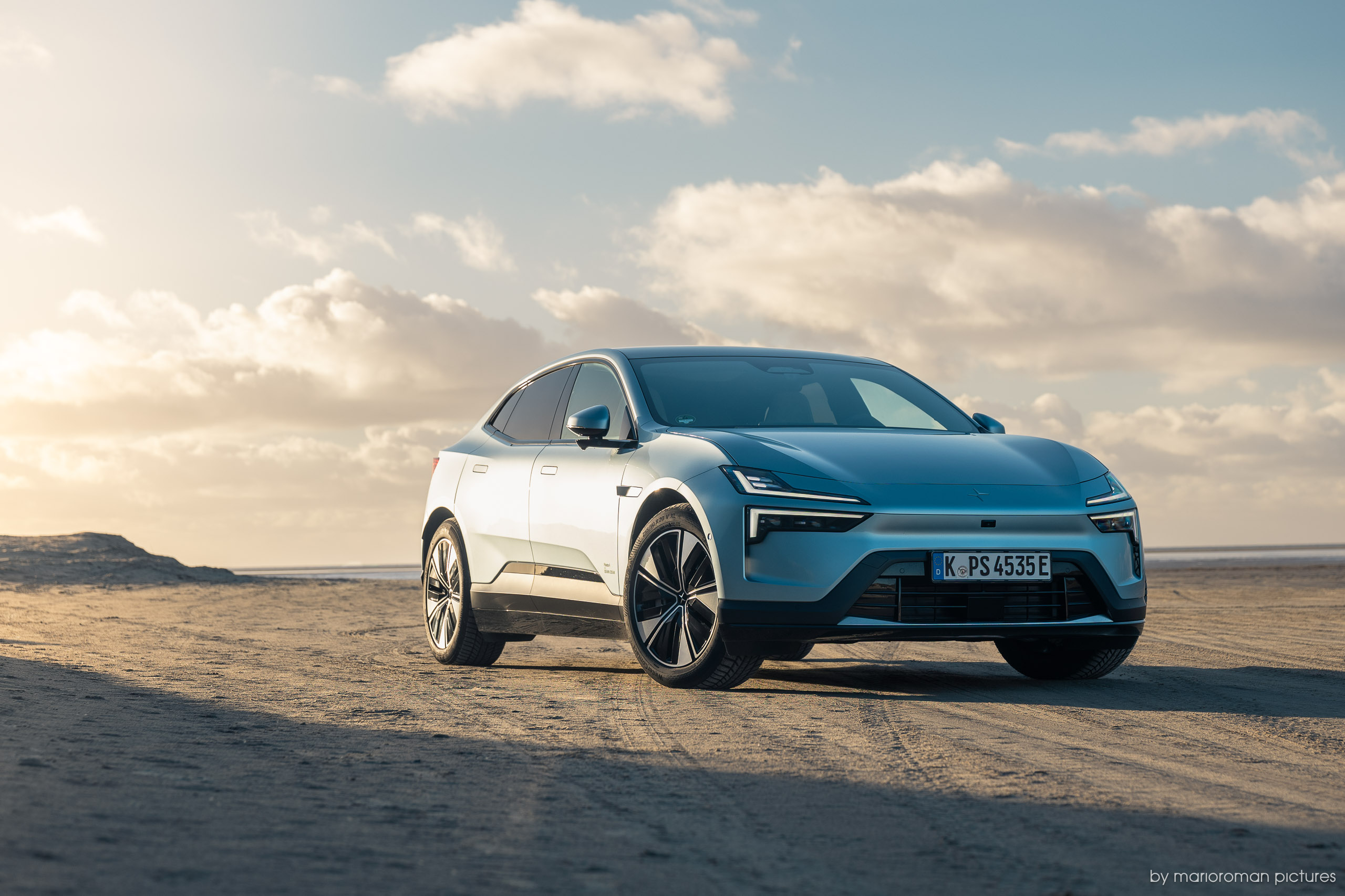 2025 Polestar 4 Long Range Single Motor / Colour Electron Blue / MarioRoman Pictures