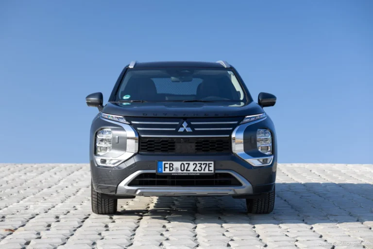 Seitenansicht 2026 Mitsubishi Outlander PHEV