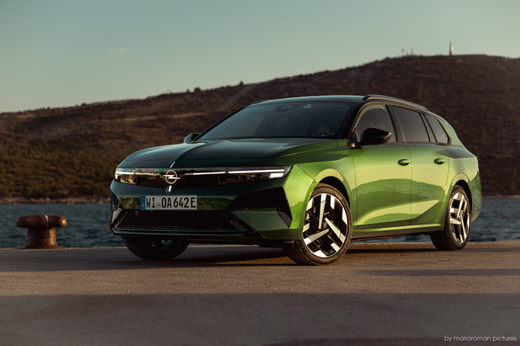 Opel Astra MY26 Facelift | MarioRoman Pictures