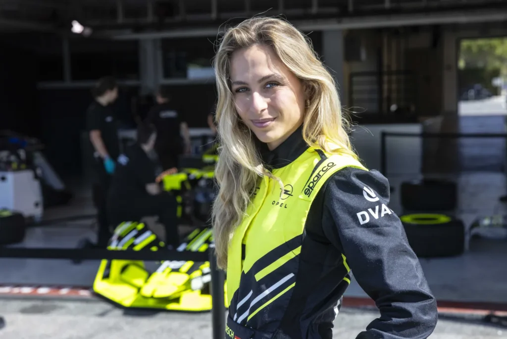 Opel GSE 27FE Sophia Flörsch