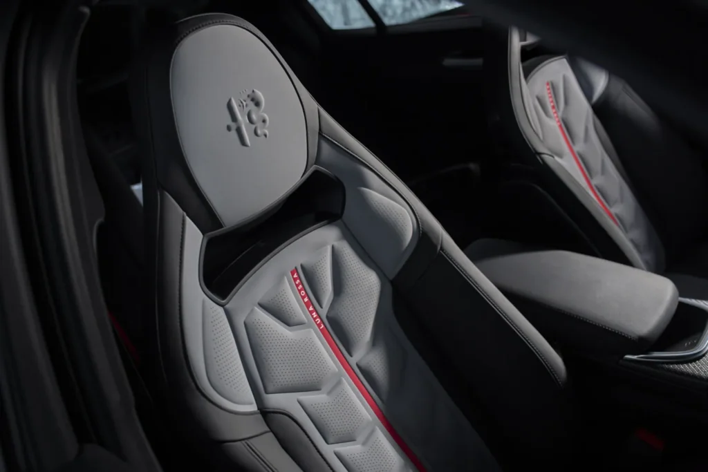 Alfa Romeo Giulia Quadrifoglio Luna Rossa