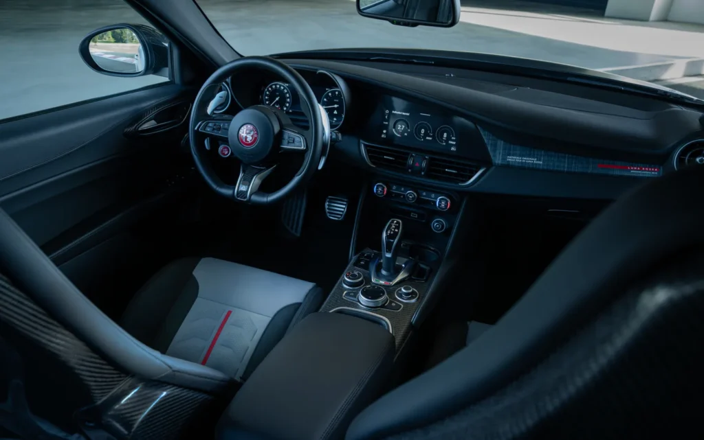 Alfa Romeo Giulia Quadrifoglio Luna Rossa