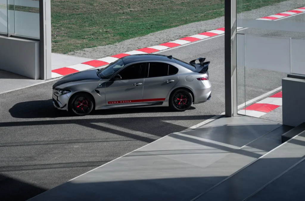 Alfa Romeo Giulia Quadrifoglio Luna Rossa