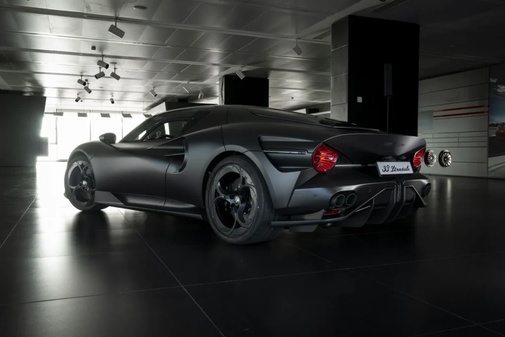 Alfa Romeo 33 Stradale Perla Nerra