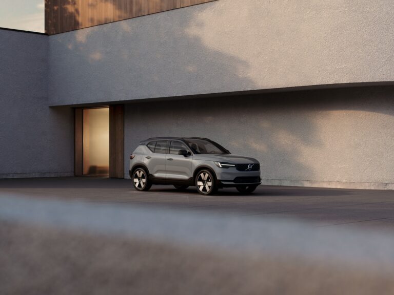 Volvo EX40 / XC40